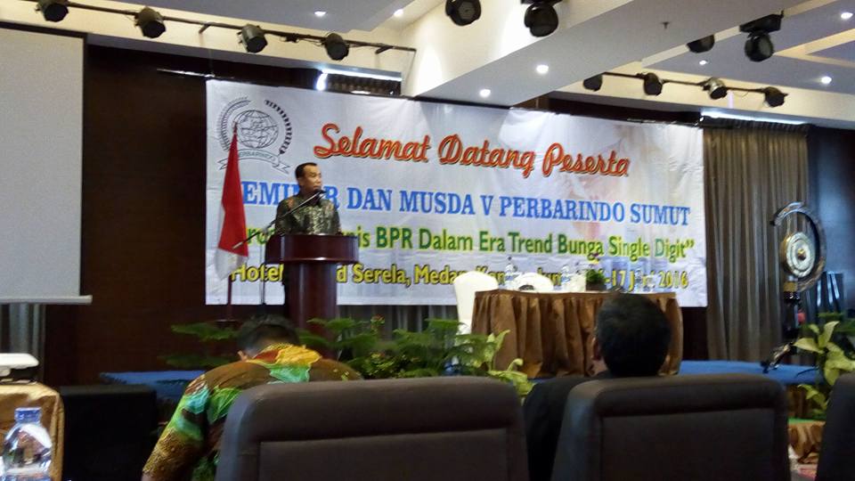 KETUM DPP Perbarindo Memberikan kata sambutan dalam acara Musyawarah Daerah (MUSDA) V Perbarindo Sumut Musda V Perbarindo Sumut