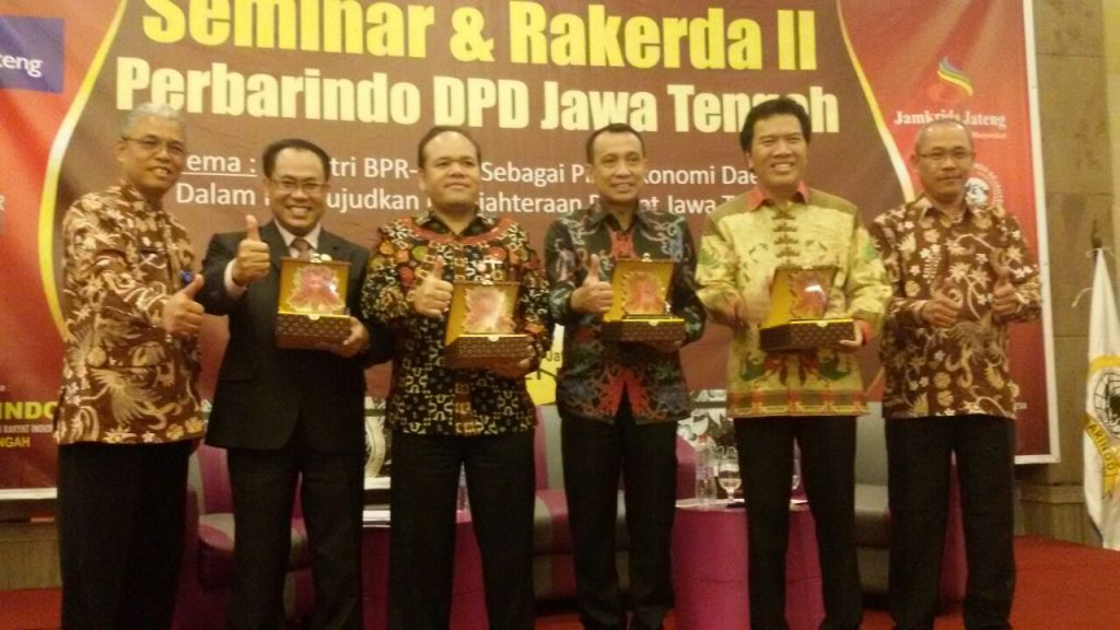 Bapak Joko Suyanto Hadir Sebagai Narasumber dalam Seminar dan Rakerda II Perbarindo DPD Jawa Tengah. WhatsApp Image 2016 11 23 At 06.54.35 1024x576